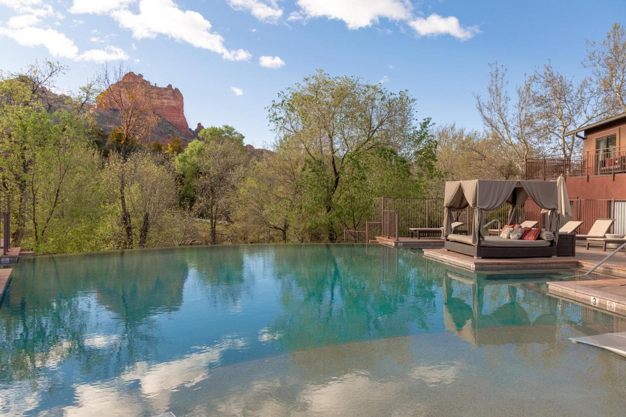 Amara Resort and Spa zero-edge pool with Sedona red rocks rising beyond the water.